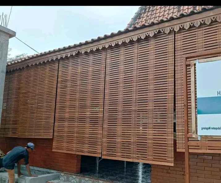 Tirai Kayu Jati